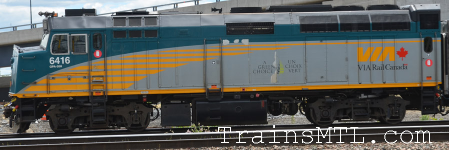 Locomotive VIA6416 left side / coté gauche